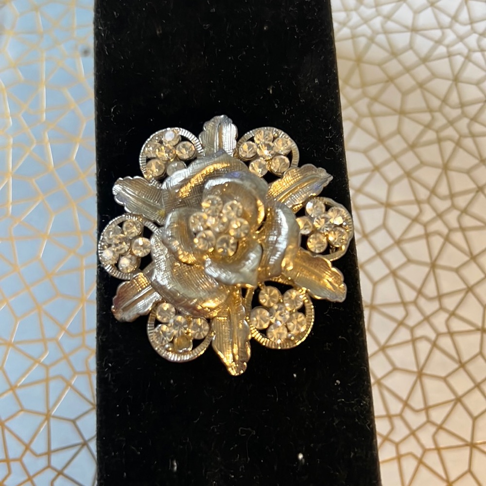 Vintage silver tone brooch
